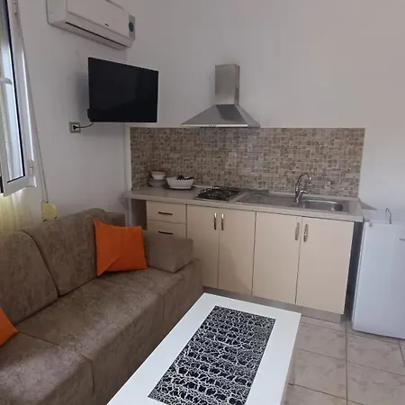 Nitro - Sea And Garden Pensionat Bashkia e Orikumit